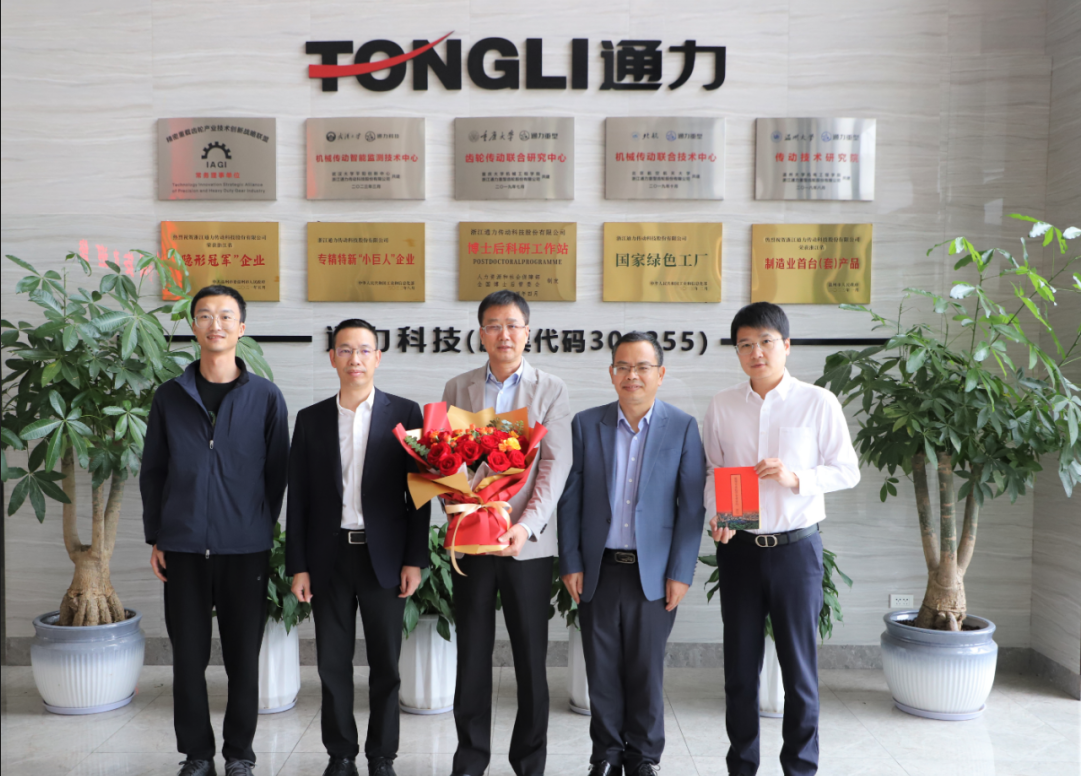瑞安市委常委、統(tǒng)戰(zhàn)部部長林圣贊來通力科技開展“民營企業(yè)家節(jié)”走訪慰問活動